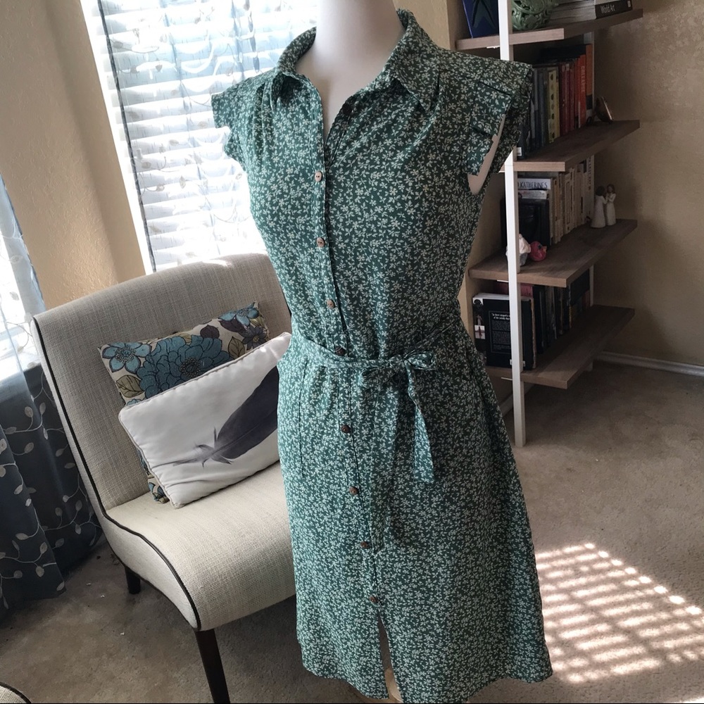 3/$20 🥳 Beautiful vintage style dress